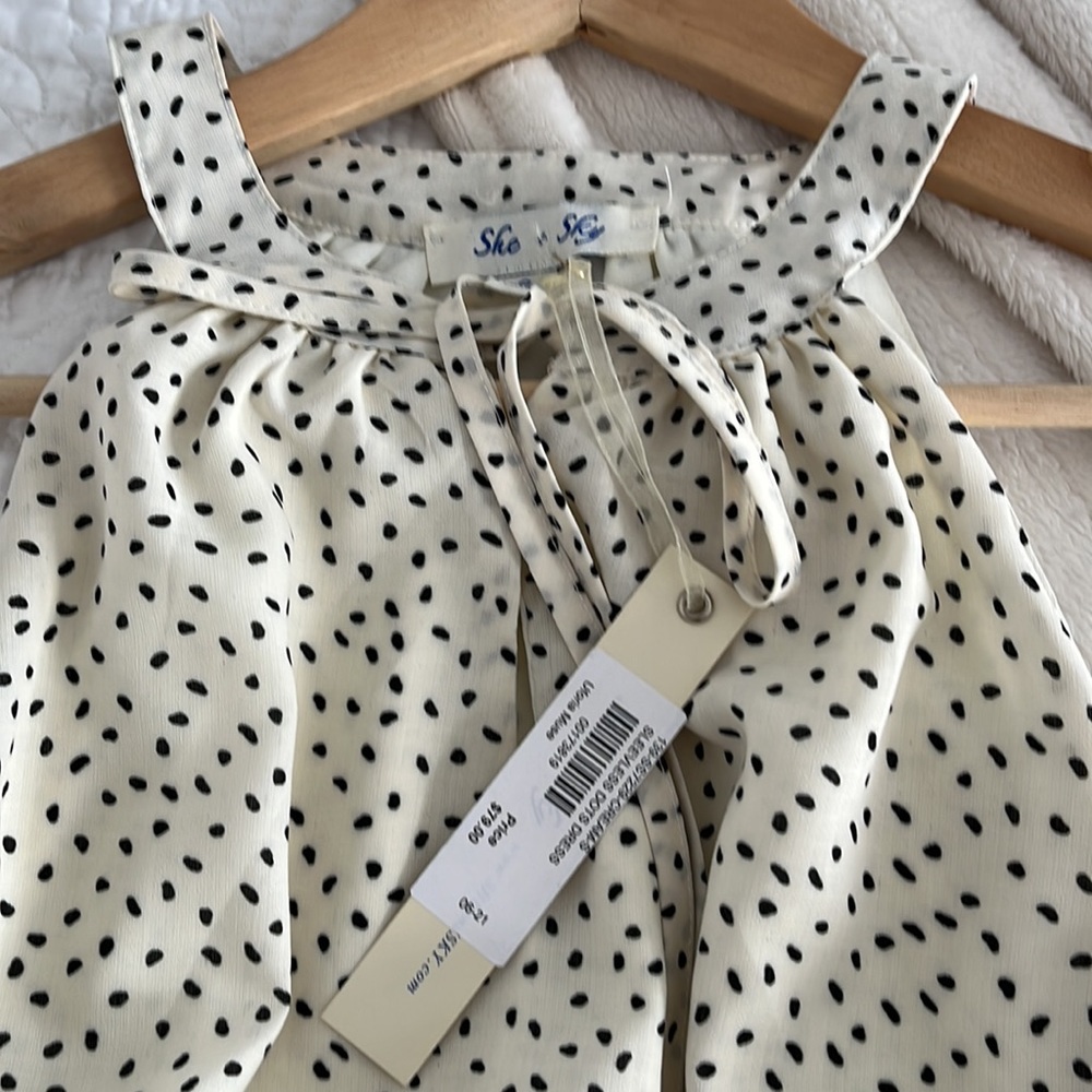 A gorgeous spring dress 👗 - Picture 3 of 9